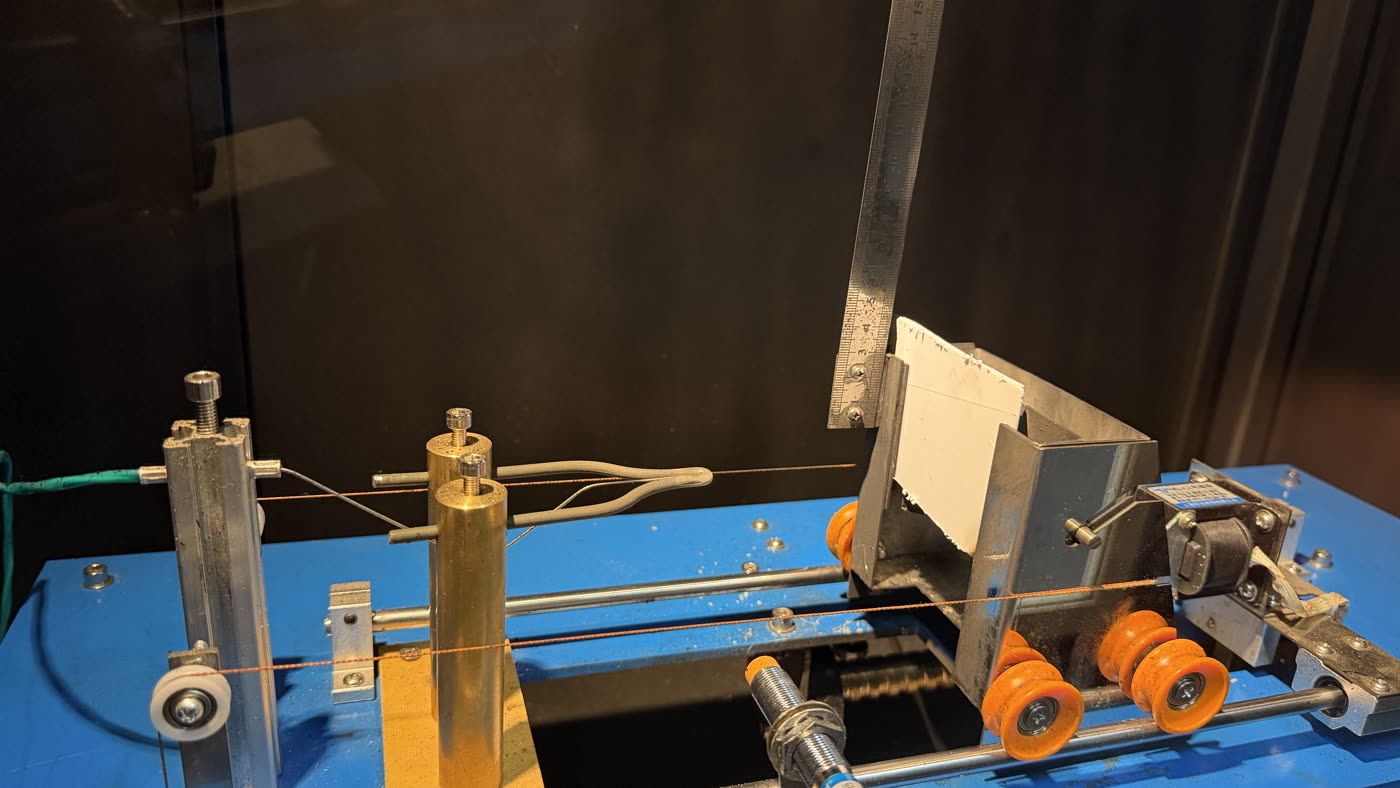 Glow-wire test at 650 degrees Celsius: the wire rests against the specimen without glowing visibly.